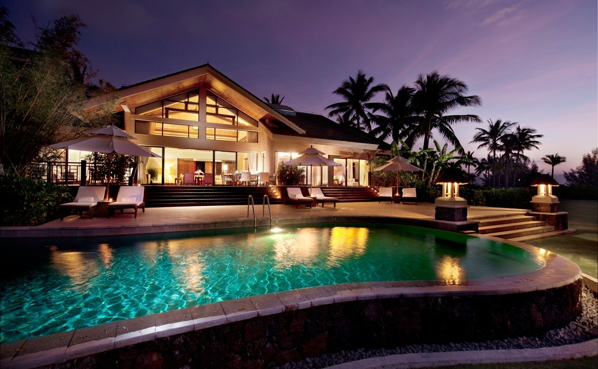 亚龙湾某酒店突发伤人事件，事件原因是什么？