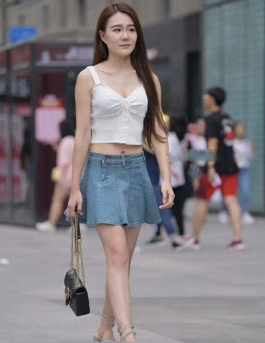 低腰裤搭配到位，怎样穿才能青春时髦又新潮呢？