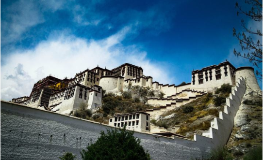 〔急〕“圣地”与“胜地”意思和用法有什么区别？