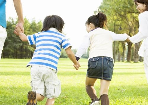 权律二是哪国人?