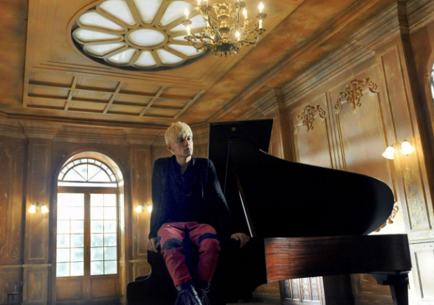 《明明就》的歌词是什么？