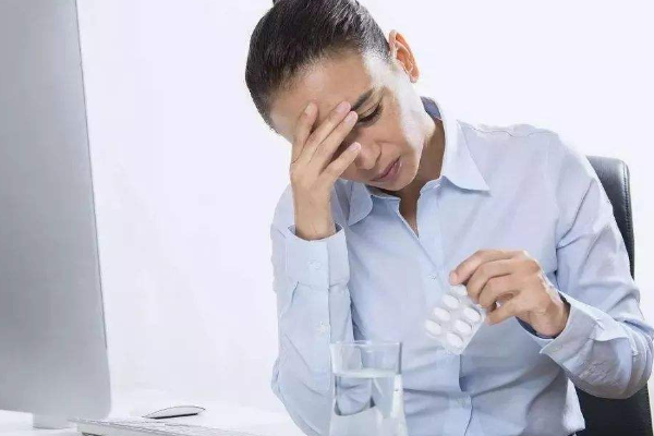 植物神经紊乱的主要表现症状是什么？