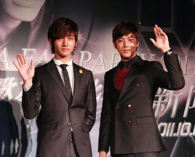 东方神起的成员都有些谁?他们属于哪个公司旗下的?