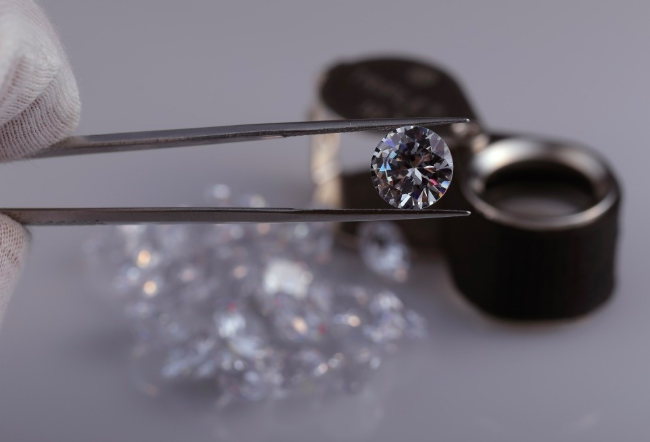 厦门大学为何要给物理学新生送钻戒？