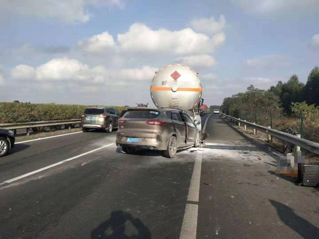 沈海高速致11人死亡，车祸原因是什么？