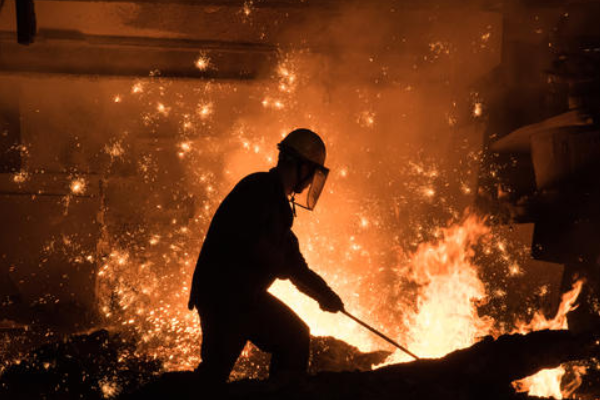 高炉炼铁的原理是什么？