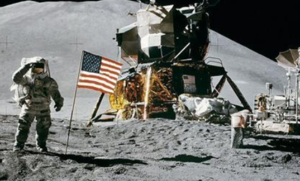 世界上第一个登上月球的人是谁?