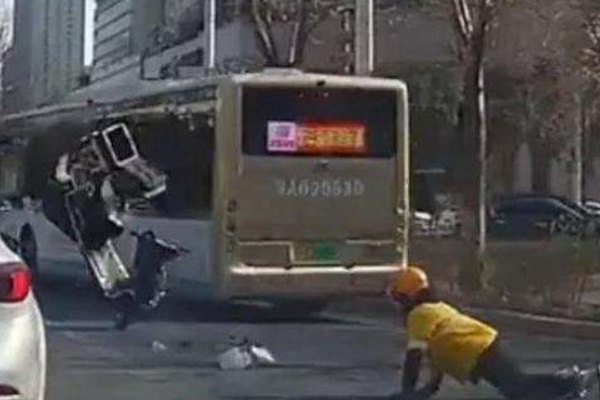 郑州公交撞翻外卖员的司机已停职，肇事司机将会面临什么处罚？