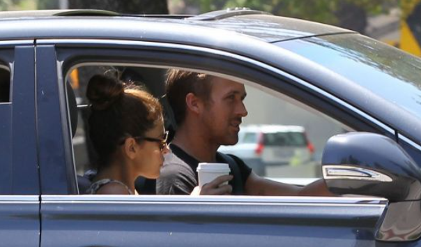 南京一对情侣公园约会被保安敲诈1万元，保安这一行为违反了哪些法律？