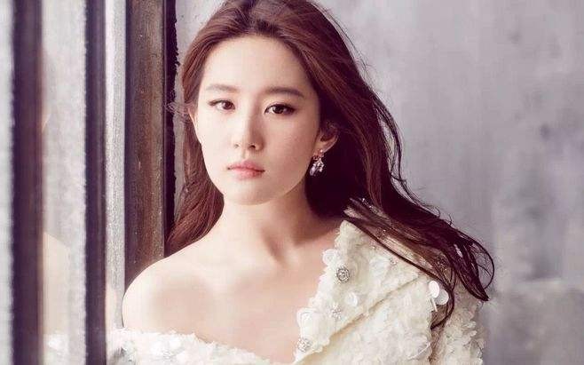 电视剧《粉红女郎》的主演是?