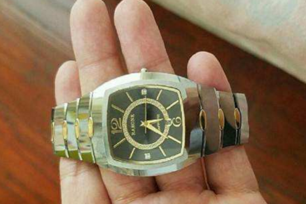 雷诺手表属于什么档次的？急！！！