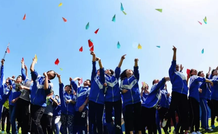 恭喜金榜题名的祝福语八个字是什么？