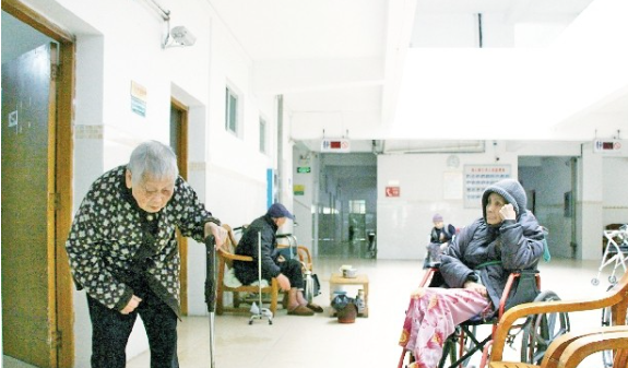 上海5人因错转福利院老人被问责,他们会被如何惩罚?