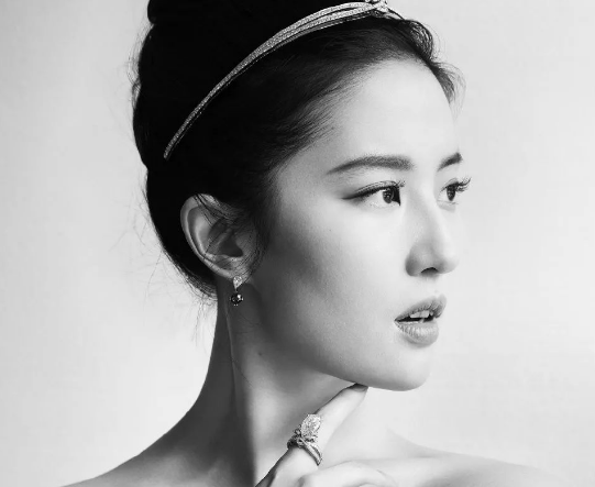 网曝胡歌刘亦菲已经领证并准备官宣,胡歌经纪人是如何回应的?