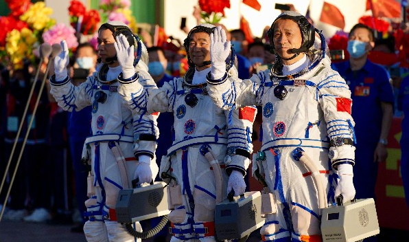 神舟航天员手上拎的神秘小箱子到底是做什么用的?