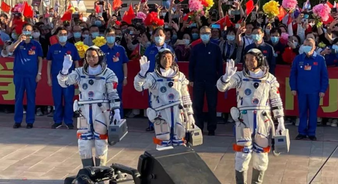 神舟航天员手上拎的神秘小箱子到底是做什么用的?