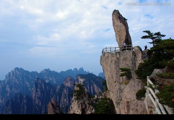 黄山上飞来石的传说是怎样的?