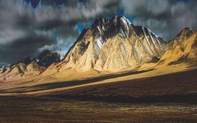 横空出世,莽昆仑,阅尽人间春色什么意思？