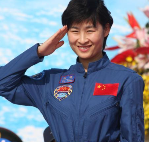 中国第一位女航天员是谁?