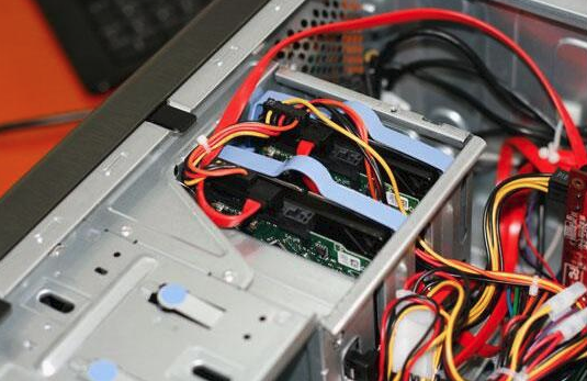 电脑双硬盘 怎么设置主硬盘