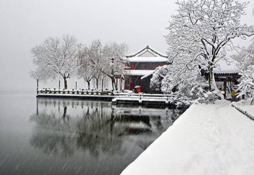西湖下雪太美了,仿佛泼墨山水画,现场到底有多美?