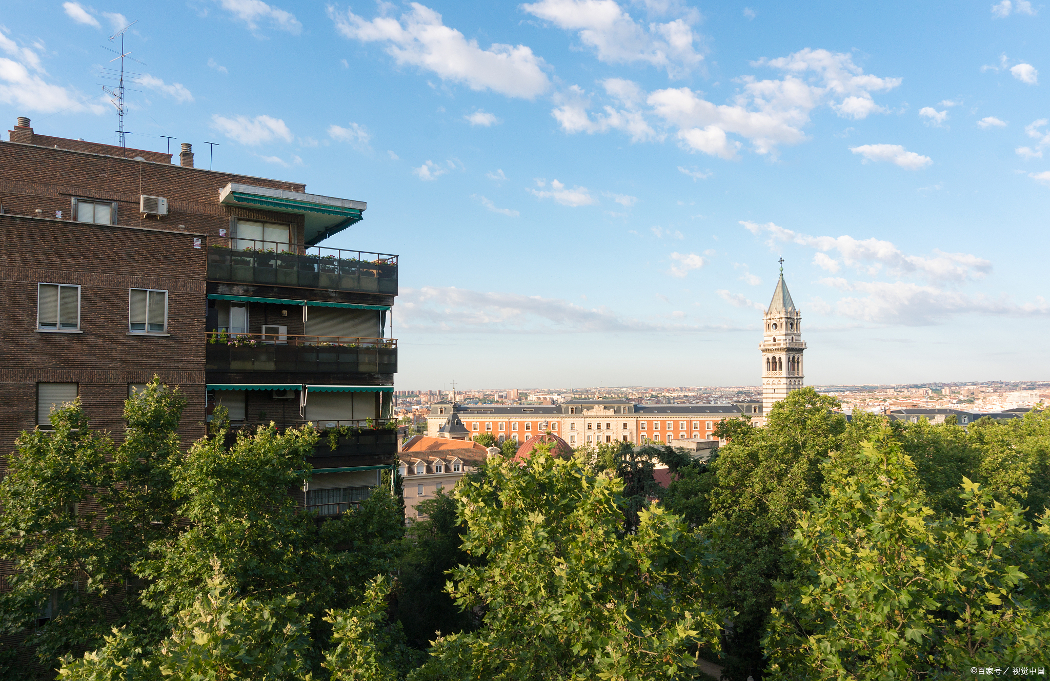 西班牙居留签证办理流程是什么?西班牙居留签证服务费要收多少?