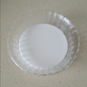 凉粉是用什么材料做成的?