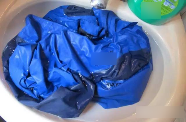 如何清洗冲锋衣