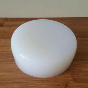 凉粉是用什么材料做成的?