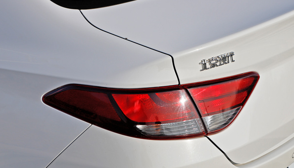 车身 车灯（大灯 尾灯）贴膜 罚款么？怎么罚？亮黑改黑磨砂算改色么？