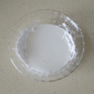 凉粉是用什么材料做成的?