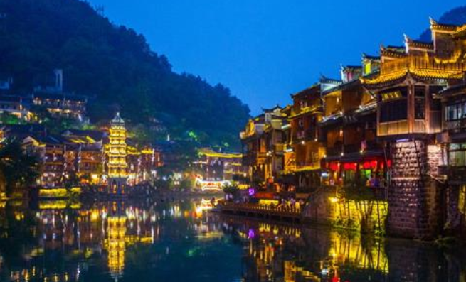 怀化到凤凰古城有多远？