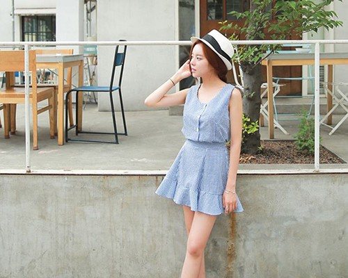 穿裙子出门容易被风吹起来，有什么妙招可以解决尴尬？