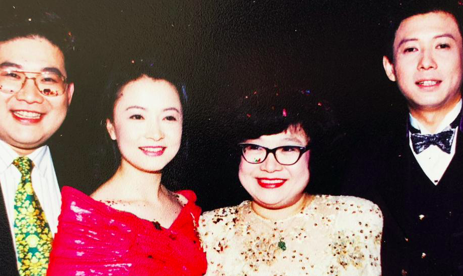 同居7年后甩掉董卿，如今56岁娶了小20岁的漂亮娇妻 ，他是谁？