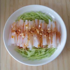 凉粉是用什么材料做成的?