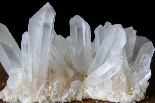 如何识别天然白水晶