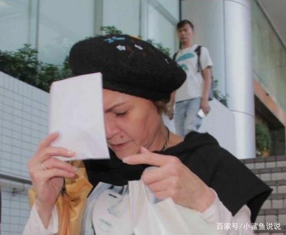 张柏芝开通微博了!发布的第一条微博,宣布了一件什么事呢?