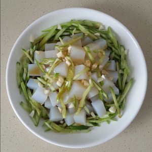 凉粉是用什么材料做成的?