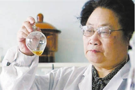 《功勋》中的屠呦呦病中仍想着青蒿素,现实中的她也是这样的吗?