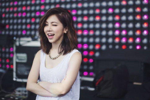 邓紫棋改名后发声