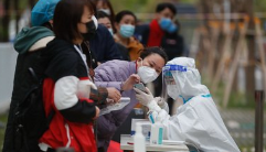 上海母女拒绝做核酸,称泄露人类基因,此事最终是如何解决的?