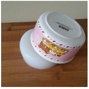 凉粉是用什么材料做成的?