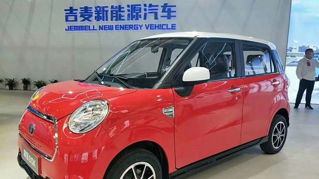 相比五菱宏光mini，凌宝新能源汽车怎么样？