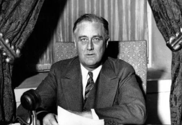 任期最长的美国总统是？