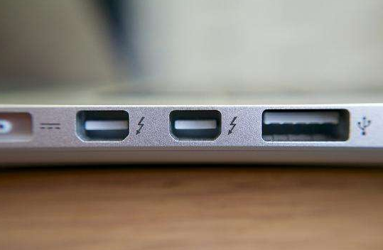 Thunderbolt接口是啥，谁能给我解释一下，我电脑上可以有么？