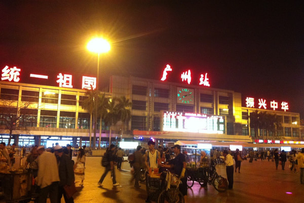 你有过在大街上观察来往行人的经历吗，为什么这么做？