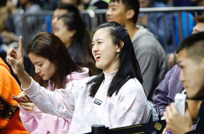 张常宁给吴冠希庆生太甜了，他们此前有过哪些恩爱场面？