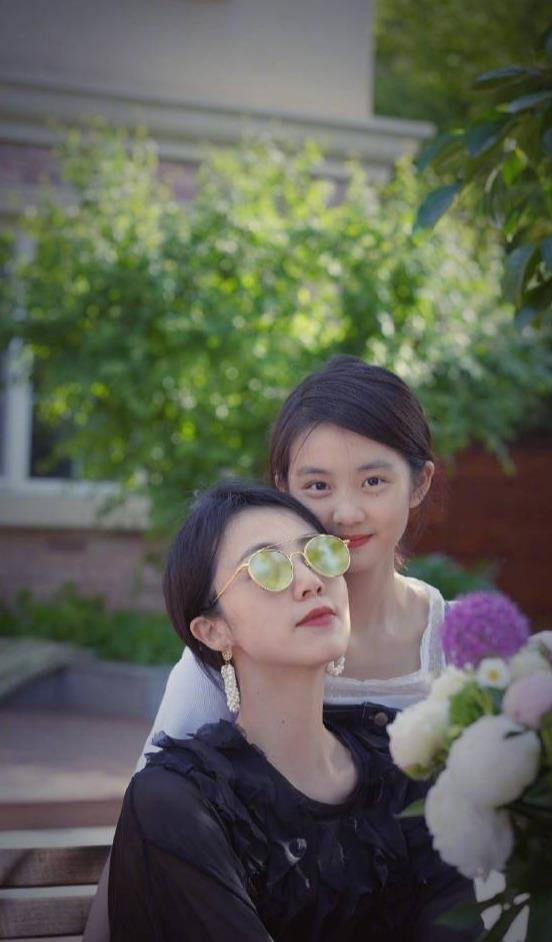 黄磊女儿黄多多近照,是不是像极了孙莉?
