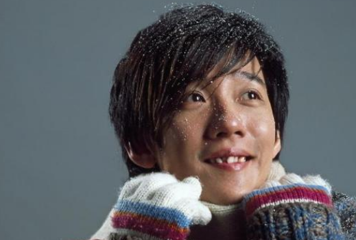 曾因一首歌红遍中国，花一百万整牙后事业仍无起色，阿牛如今咋样了？