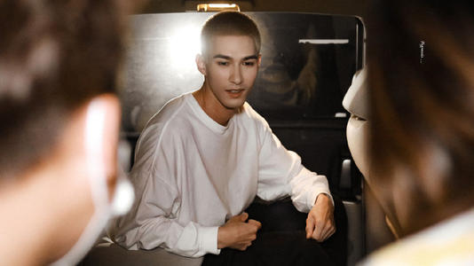 米卡粉丝脱粉回踩，曝光他恋爱的大量证据，这是真的吗？